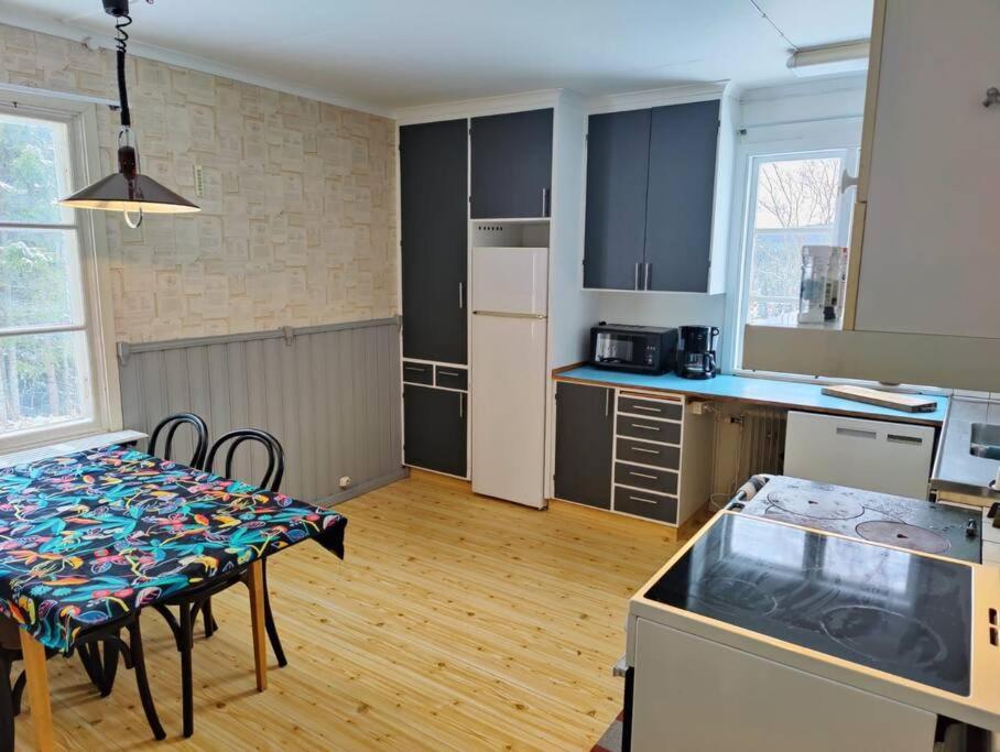 Mysigt Hus Med Utsikt Oever Fjaell Och Aelv. Jarpen Exteriör bild