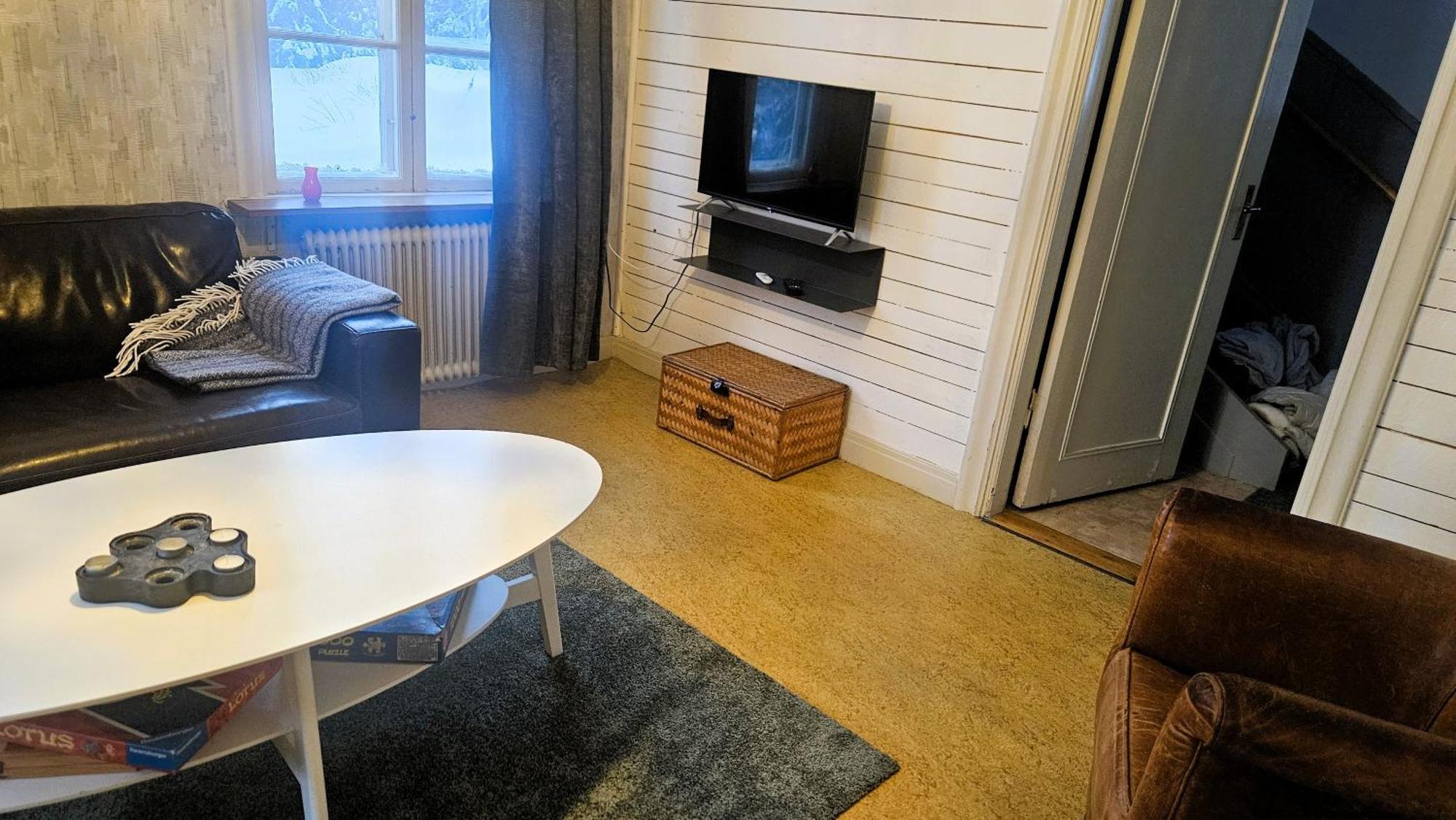 Mysigt Hus Med Utsikt Oever Fjaell Och Aelv. Jarpen Exteriör bild